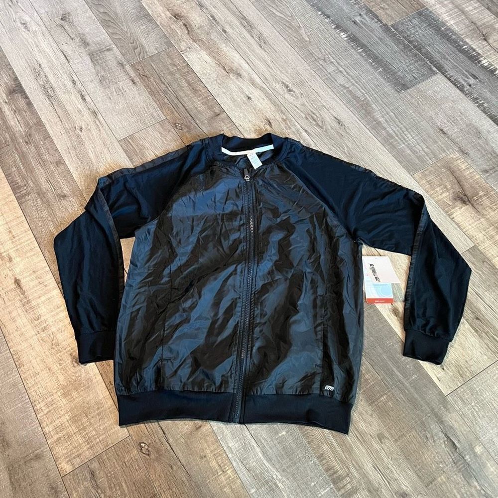 Marika women’s windbreaker size s
